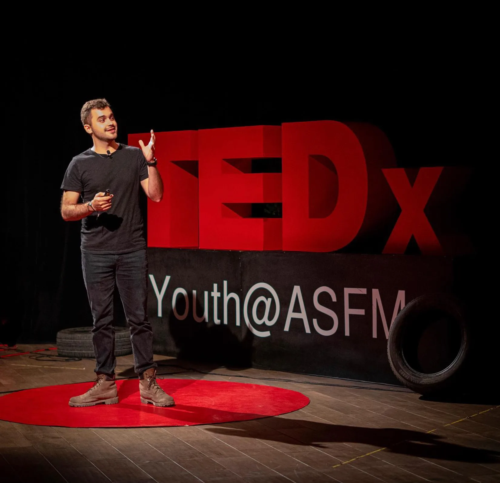 TEDx Speaker — "Haz el bien, mirando a quién"